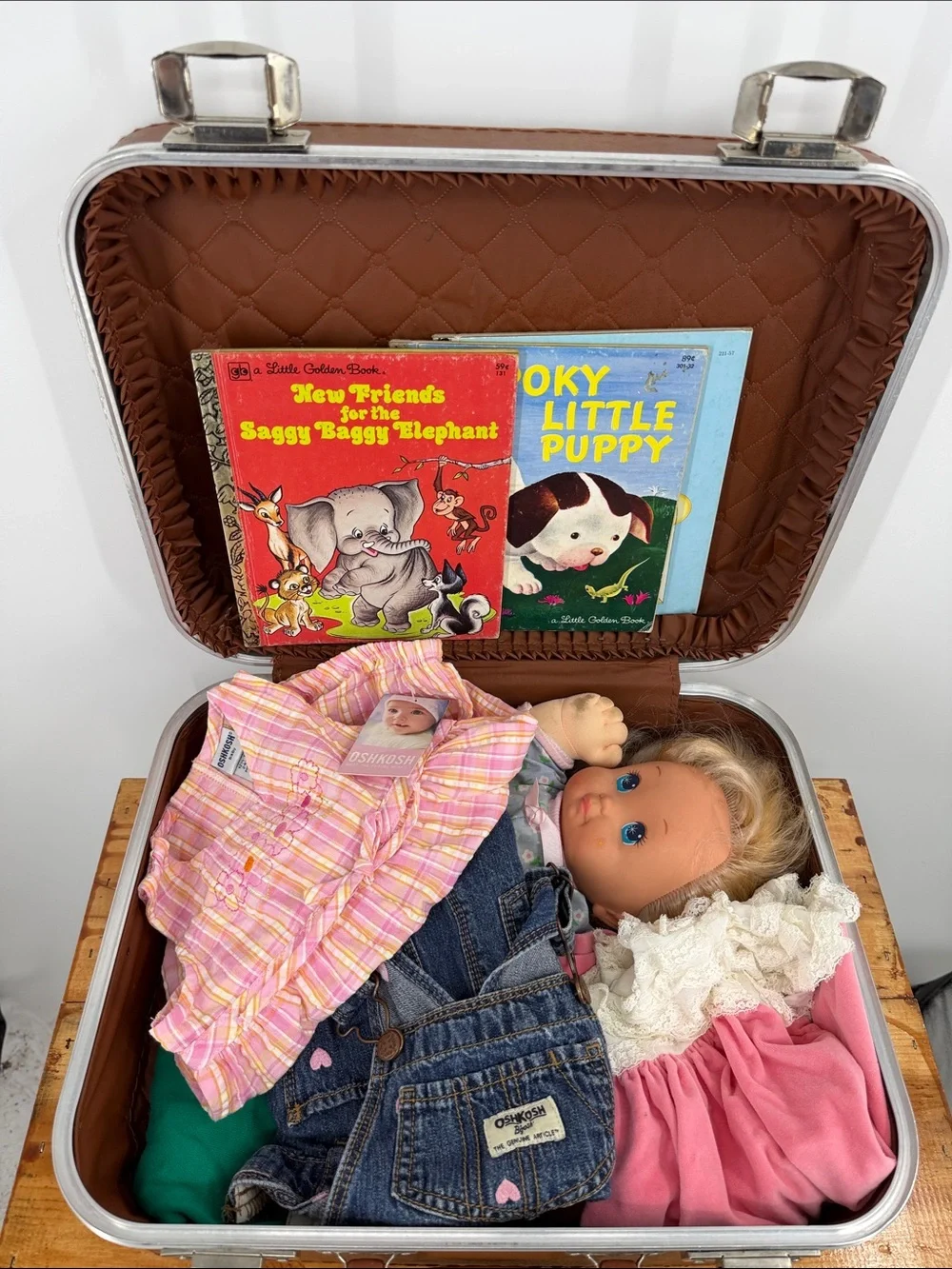 Vintage 70s child’s brown Grandma overnight suitcase travel luggage case MCM